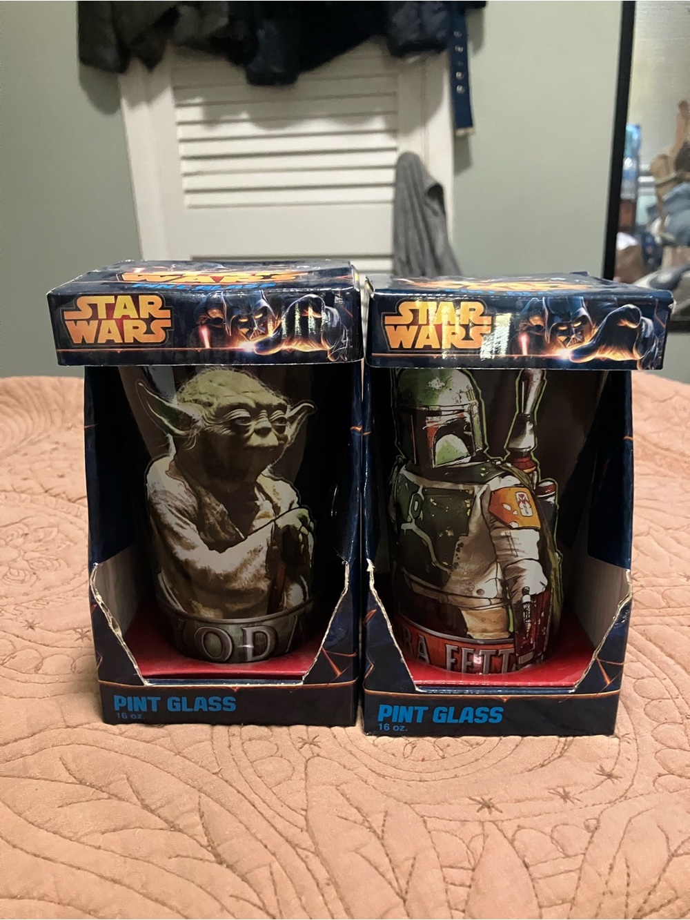 NWT Star Wars Pint Glasses Featuring Yoda & Boba Fett - Green, Black, Red